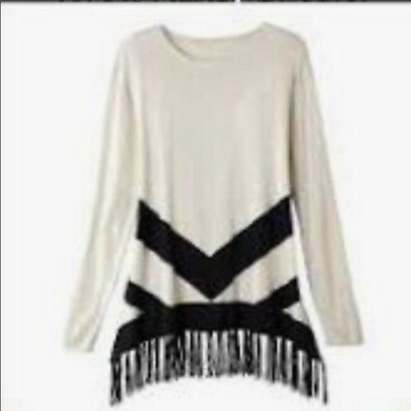 New Avon Signature Weekend Fringed Tunic - Picture 5 of 5